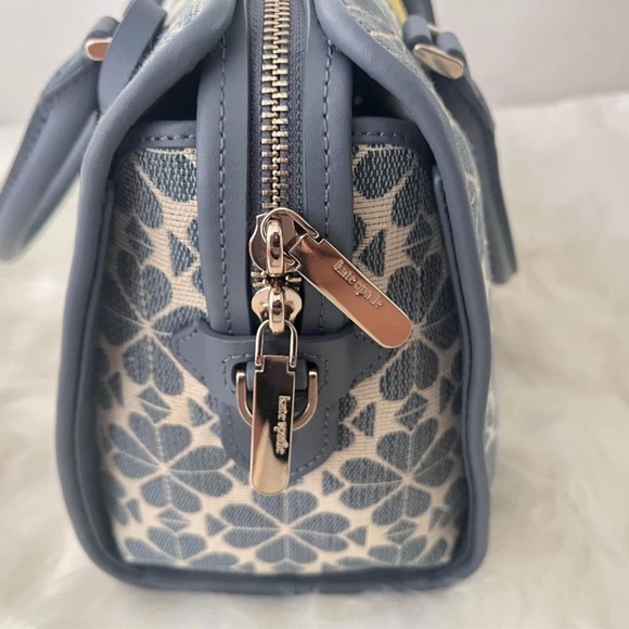 👜 Kate Spade Spade Flower Jacquard Stripe Medium Satchel 👜 - Picture 4 of 4